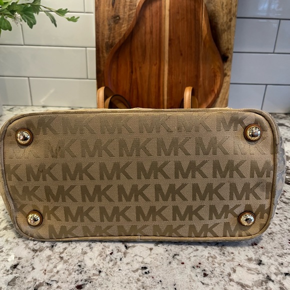 Michael Kors MK Signature Tote Shoulder Handbag Purse Tan Gold Jet Set - Picture 6 of 16